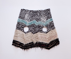 Caroline Achaintre, Cape Count, 2018. Lana tuftada, 244 × 290 cm. Foto: Rob Harris. Cortesía del artista y Art : Concept, Paris